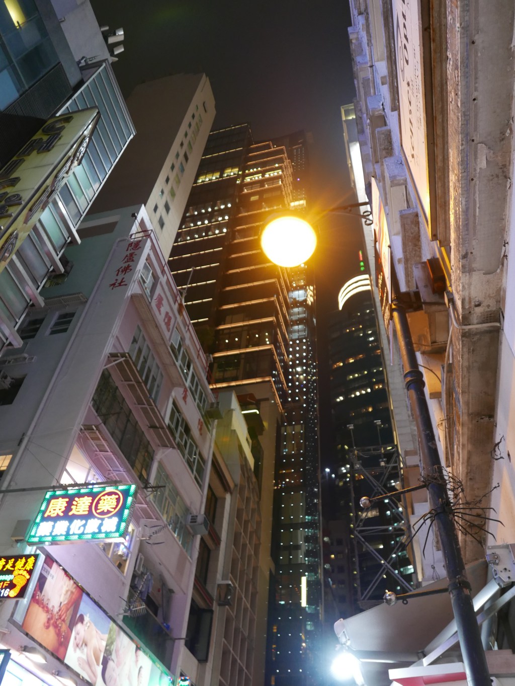 Chronotopia: Urban Space and Time in 21st-Century Sinophone Film and&nbsp;Fiction